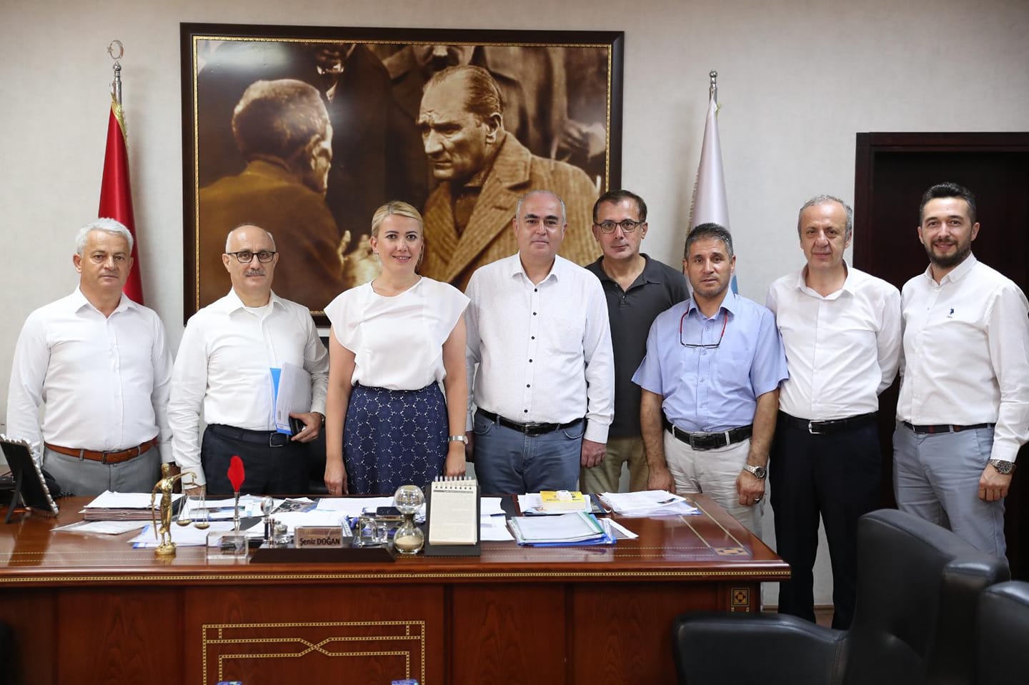https://www.demo.org.tr/22-08-2022-tarihin-de-merkezefendi-belediye-baskanimiz-sayin-seniz-dogan-i-oda-yonetim-kurulu-ve-odamizin-danisman-avukati-ile-birlikte-ziyaret-ettik-mesleki-sorunlarimizi-ve-cozum-onerilerimizi-sayin-belediye-baskanimiza-ilettik-belediye-baskanimizin-yardim-ve-destekleri-icin-tesekkur-ederiz
